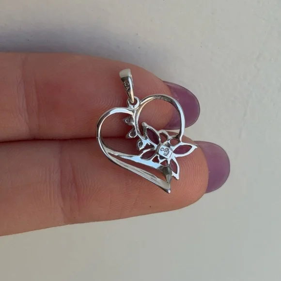 10k White Gold Diamond Gemstone Butterfly Heart Pendant / Charm - Picture 3 of 6
